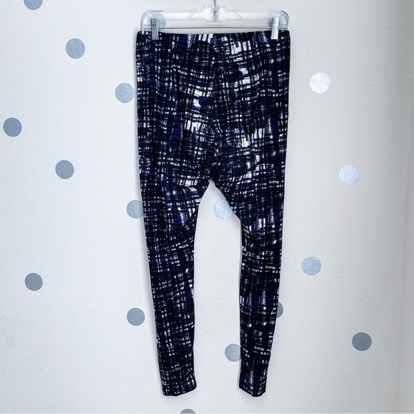 Lyssé Center Seam Ponte Leggings - Picture 2 of 3